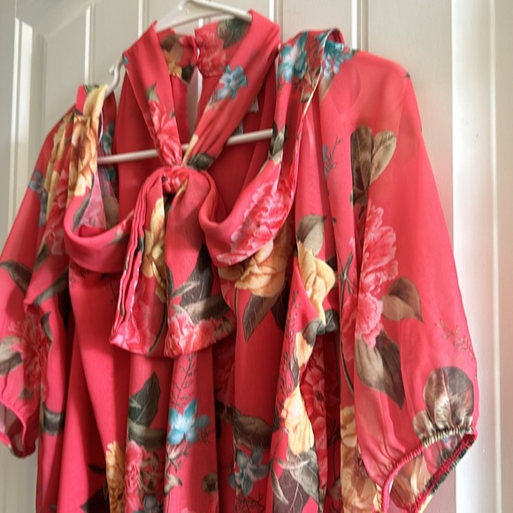 NEW STUNNING Deep Cold Shoulder Floral Blouse - Picture 4 of 15